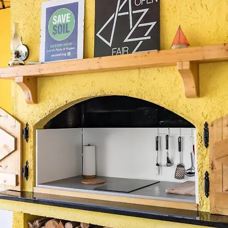 Apartment Boombar